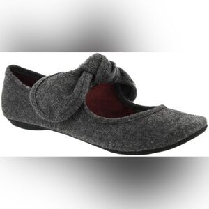 NWOT Big Buddha Bailey Flat with Bow- fabric heathered charcoal grey size 7.5